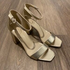 NWOT Sam Edelman Gold Heels